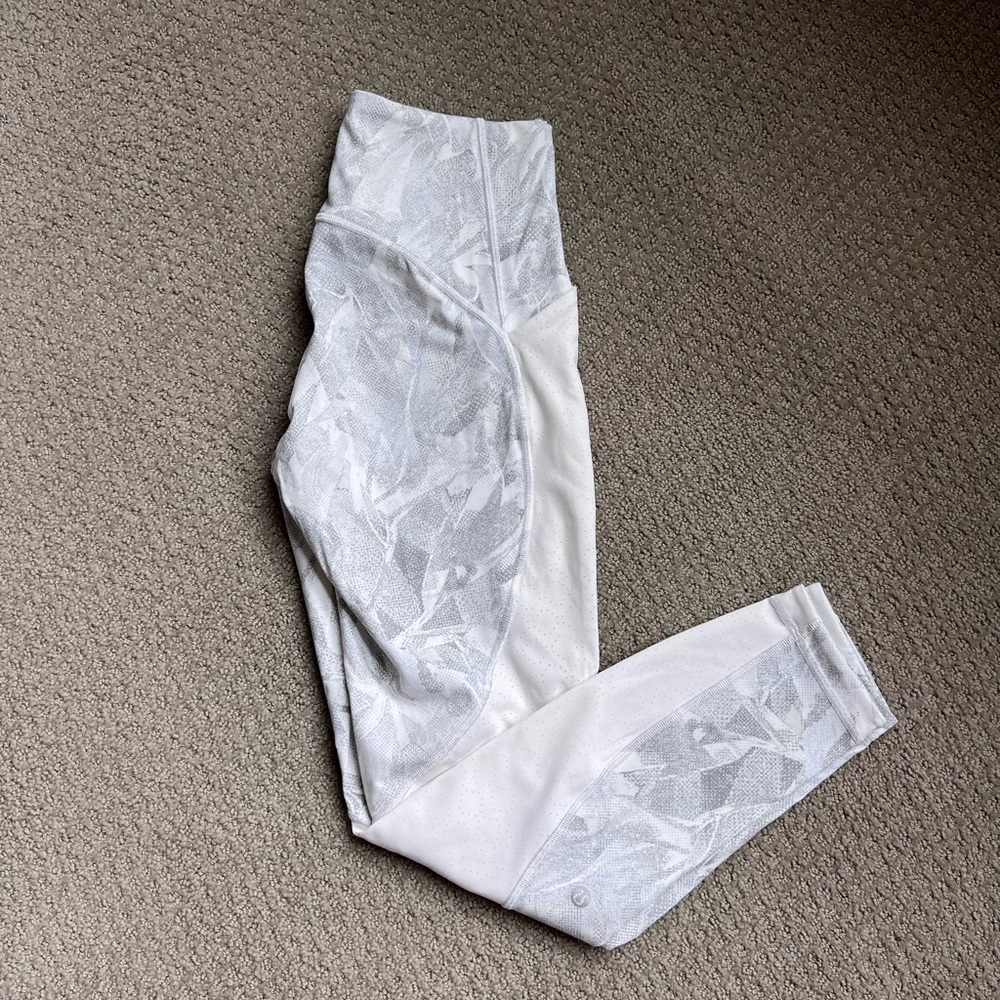 Lululemon tights with mesh pockets